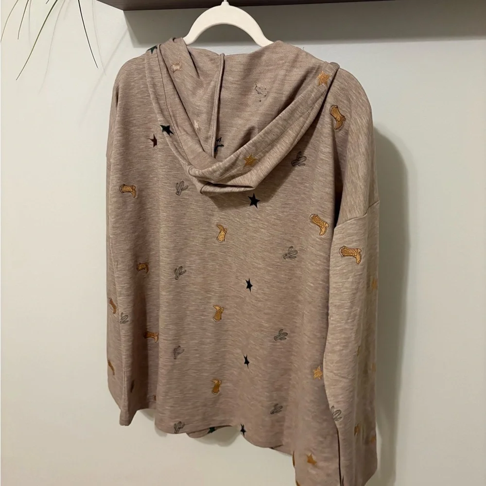 Plus 1X Cozy Beige western embroidery Patterned Hoodie nwt plus-size

PTp 25 - Picture 3 of 3